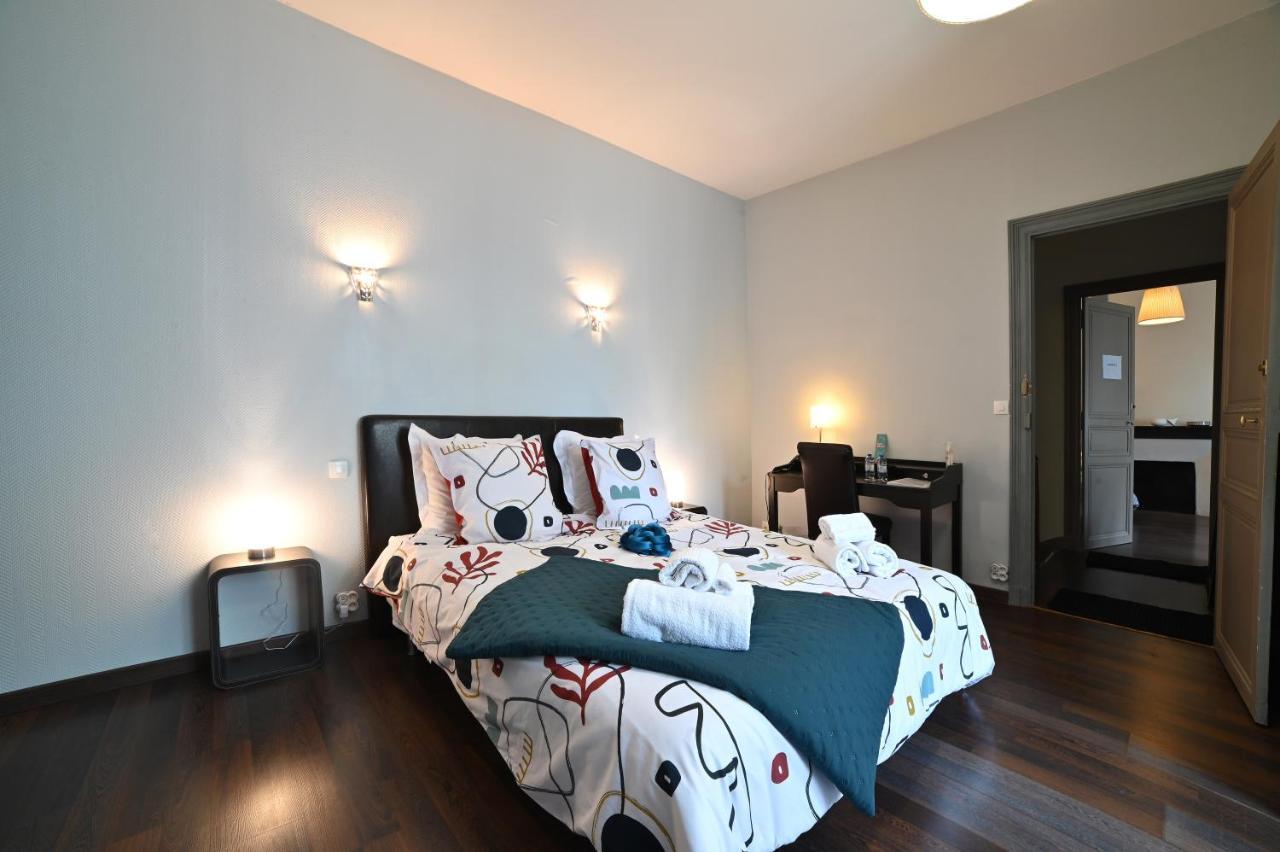 Notre Dame Apartment *